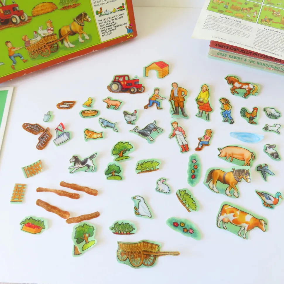 VINTAGE Fuzzy-Felt play set - Farm